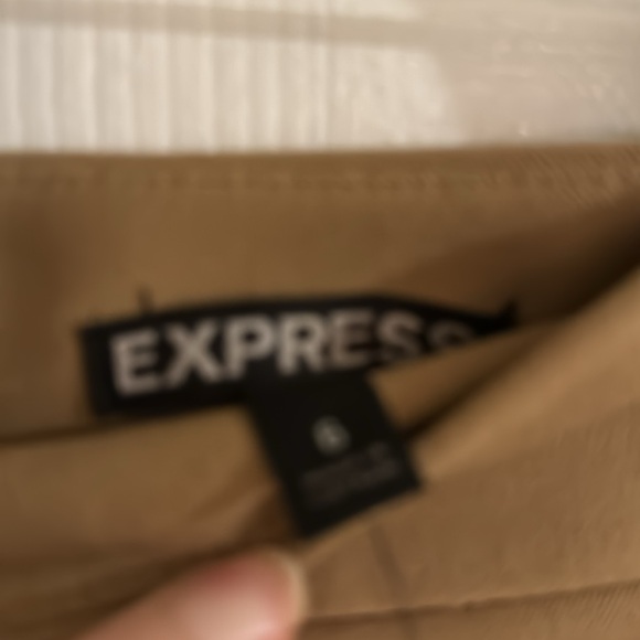 NWT Express dark khaki/tan mini skirt, back zip, machine washable size 6 - Picture 5 of 5
